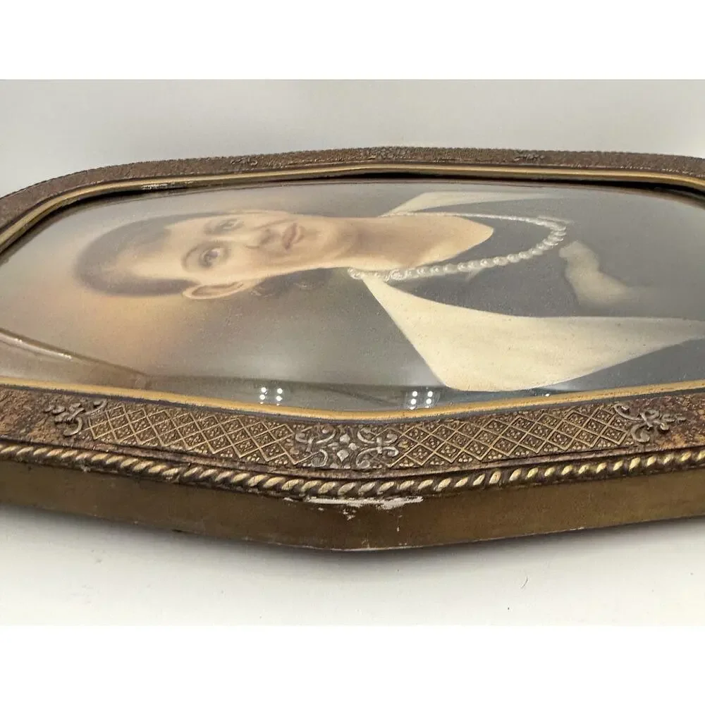 Antique Convex Bubble Glass Wood Frame Master‎ Art Chicago Portrait Young Woman